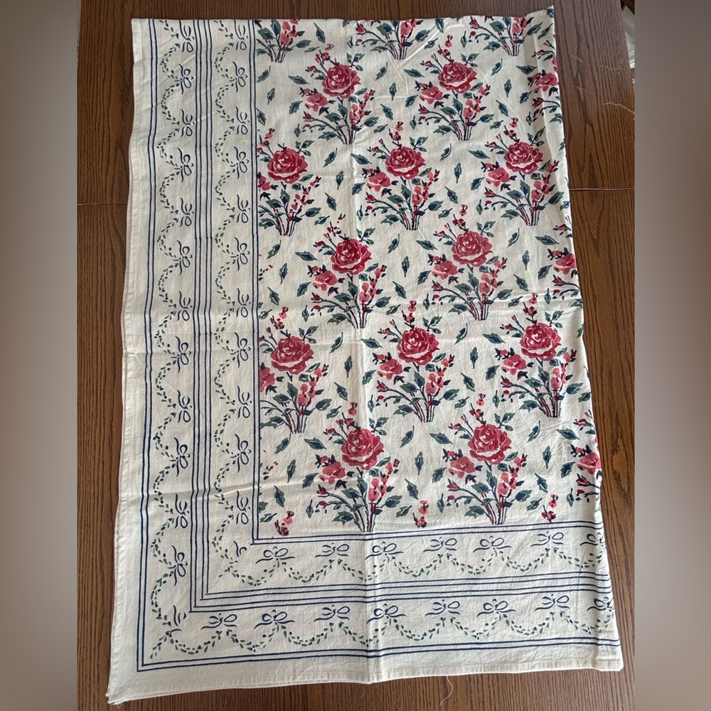 BNWT Hand Block Printed Rectangular Floral and Bows Patterned Tablecloth